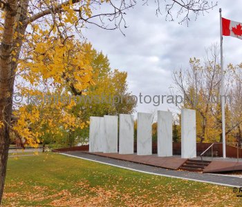 Calgary Soldier s Memorial,  seen from Bow River Pathway (Memorial Drive NW), Calgary, Alberta