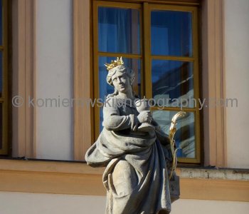 Kutnï¿½ Hora... a walk through medieval town... colorful streets...