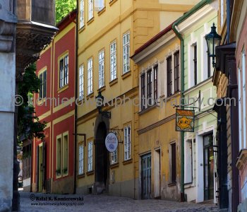 Kutná Hora... a walk through medieval town...colorful streets..