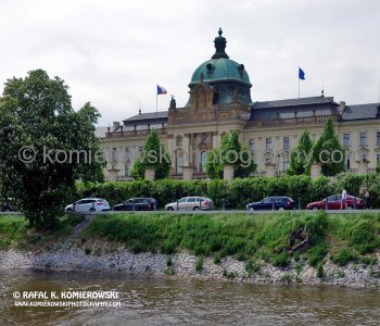 Prague ... sightseeing  cruise on the Vltava River  -  highlights of the fabulous city