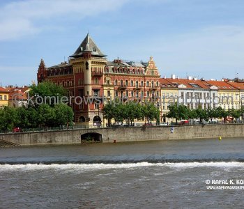 Prague ... sightseeing  cruise on the Vltava River  -  highlights of the fabulous city