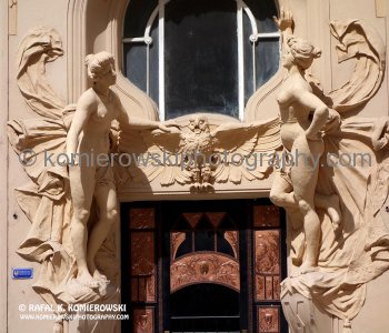 ...Walking is really the best way to explore Prague,   sightseeing highlights of this beautiful city...
