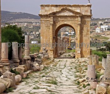 The South Tetrapylon witch is greek for ( a.k.a. four gates) is the intersection of Jerashs Cardo with the first cross street in the ancient ruins dated to the Roman period at the end of the 2nd century AD.