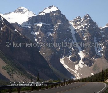 Rockies along local highway from Lake Louise to Moraine Lake, Banff National Park, Canada